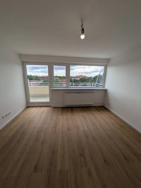Erstbezug nach Sanierung: Wohnung nahe U Residenzstraße mit Ausblick wartet auf neuen Mieter! — photo 1